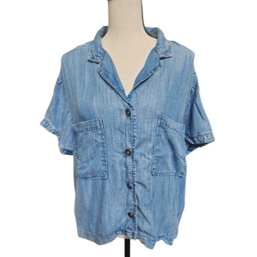 A.N.A. Denim Top Size Large Short Sleeve Button Down